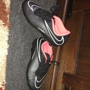 MAKE AN OFFER! Nike cleats w/ umbro shinguards